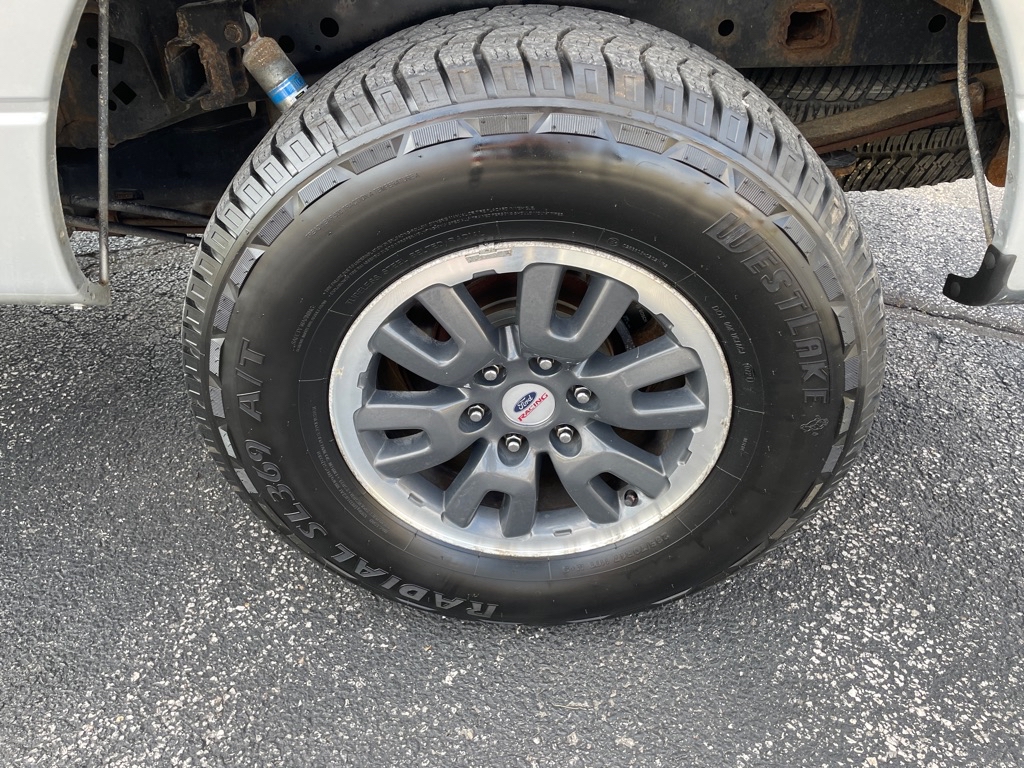 Photo 19 of this FORD F150 XLT