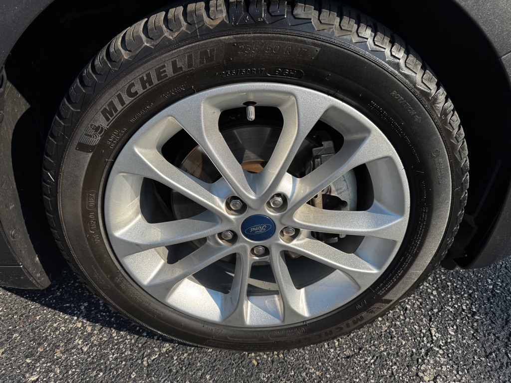 Photo 22 of this FORD FUSION