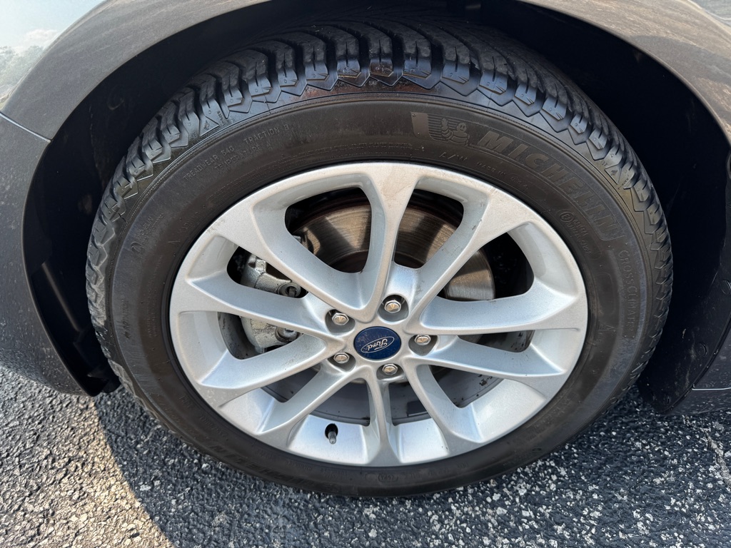 Photo 19 of this FORD FUSION
