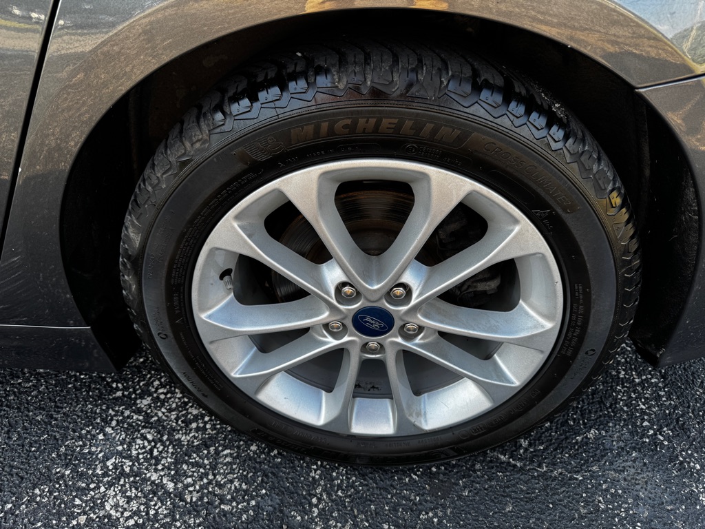Photo 20 of this FORD FUSION