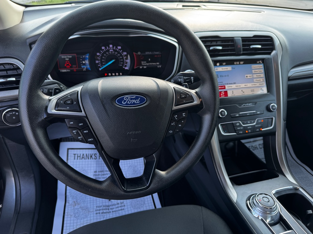 Photo 14 of this FORD FUSION