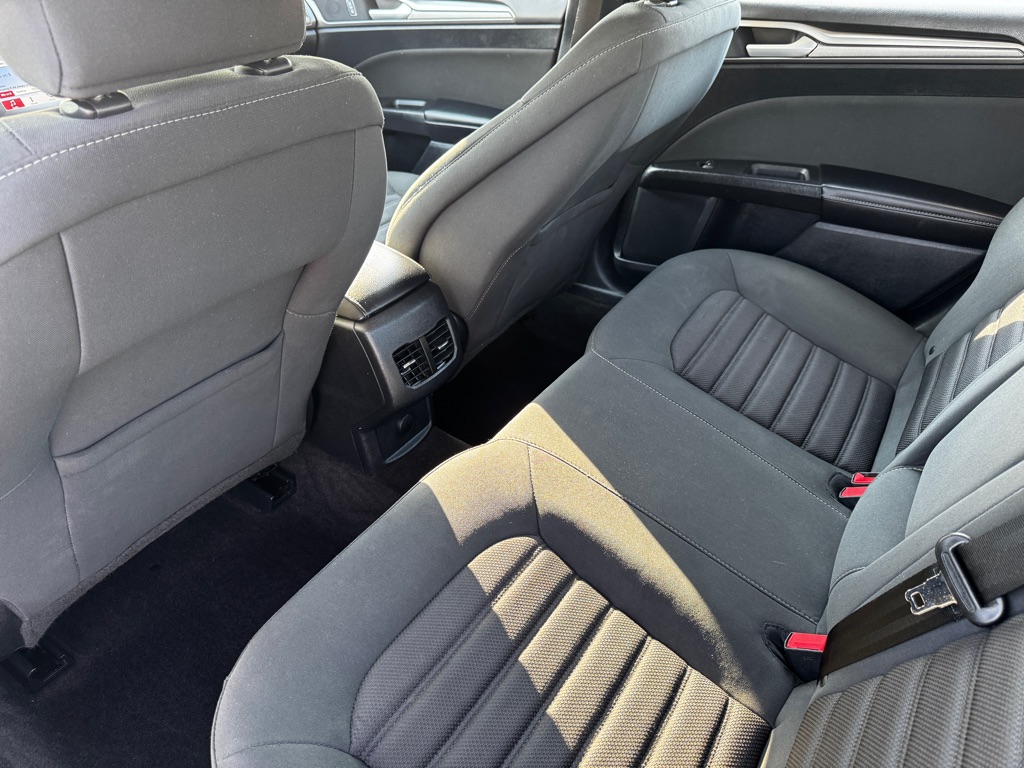 Photo 10 of this FORD FUSION