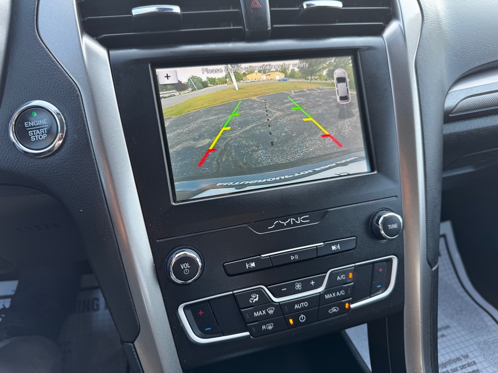 Photo 17 of this FORD FUSION