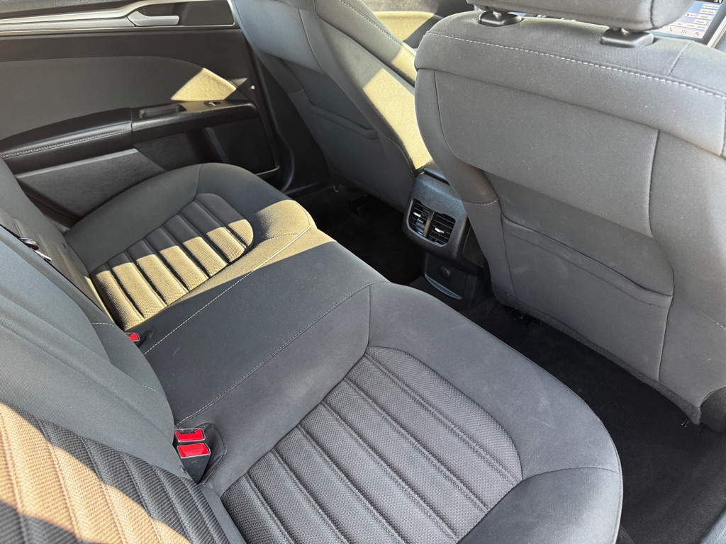 Photo 11 of this FORD FUSION