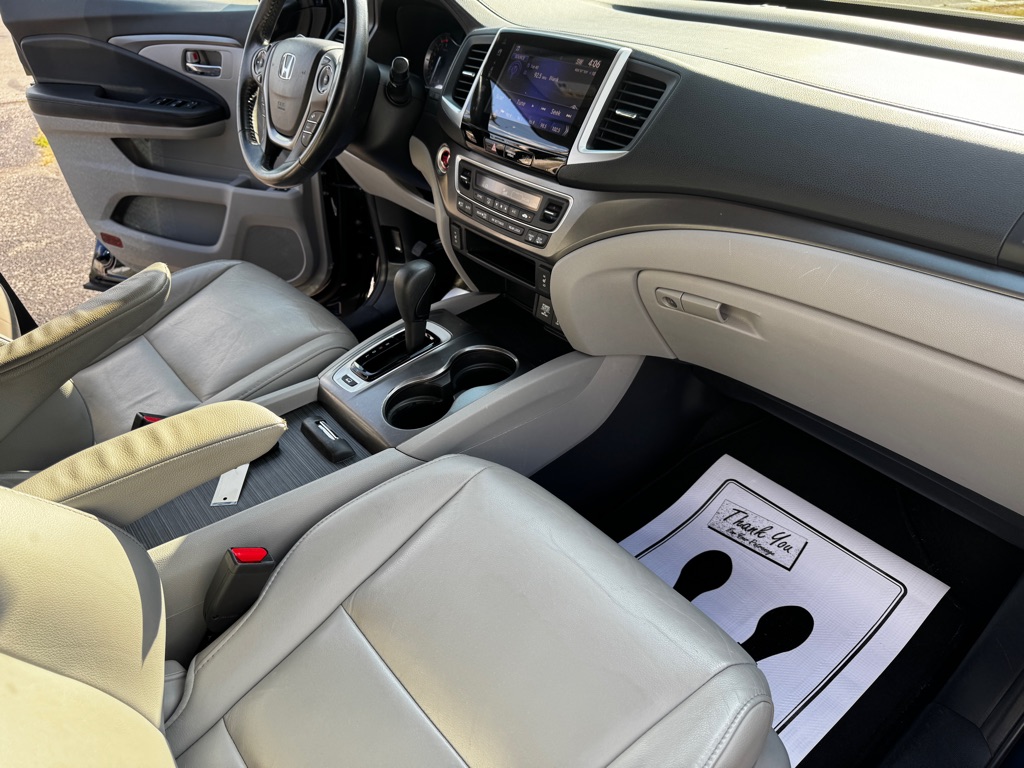 Photo 12 of this HONDA PILOT