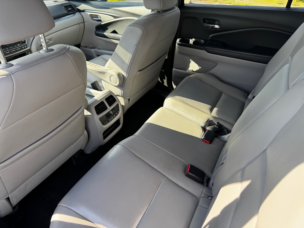 Photo 10 of this HONDA PILOT