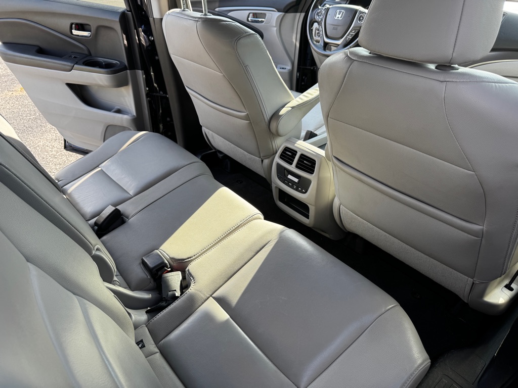 Photo 11 of this HONDA PILOT