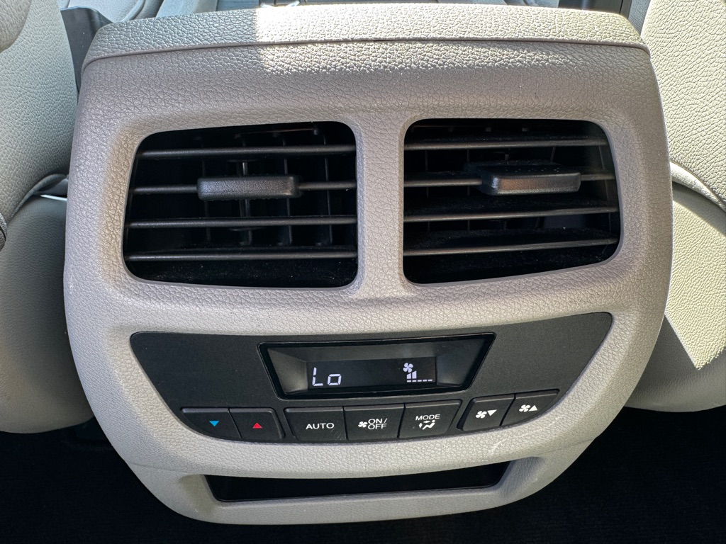 Photo 18 of this HONDA PILOT
