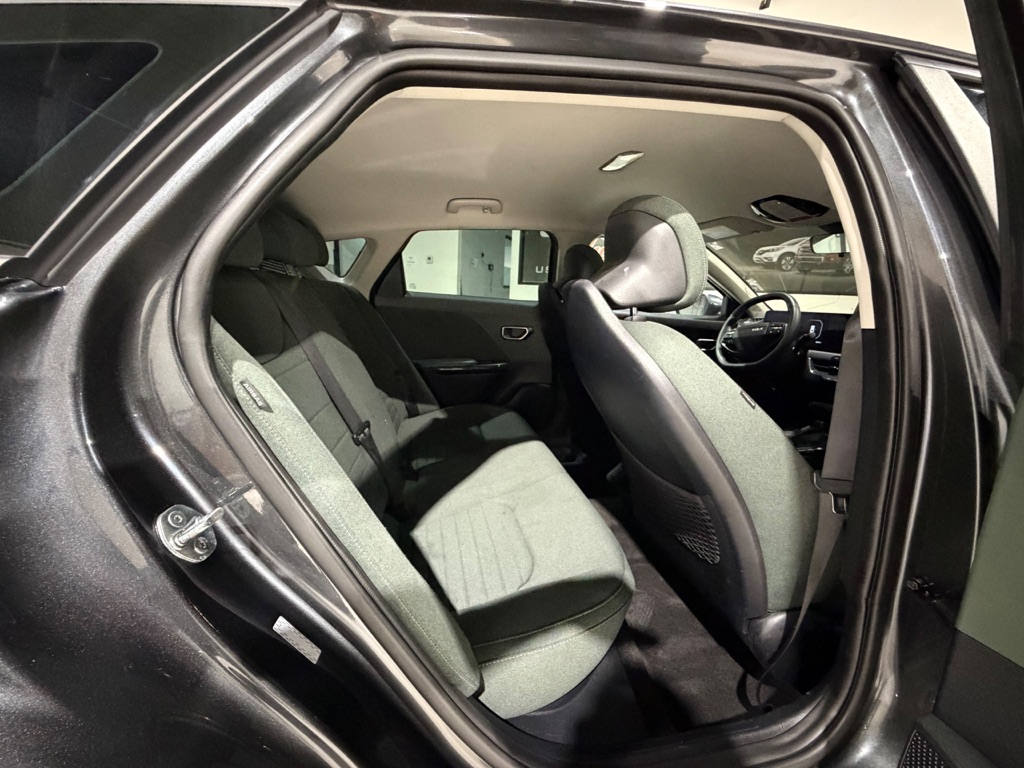Photo 13 of this KIA K4