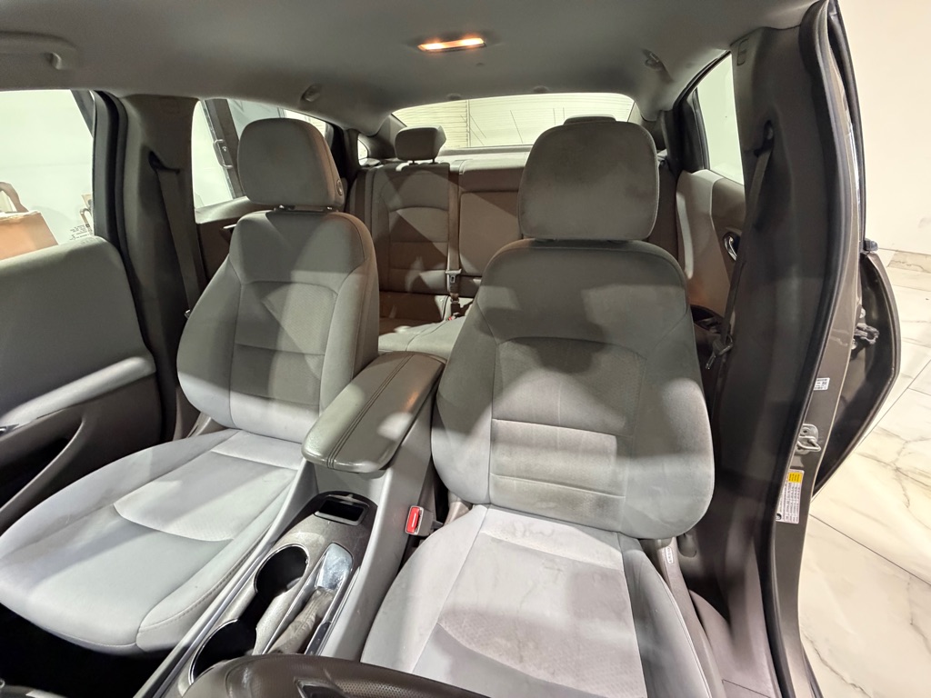 Photo 17 of this CHEVROLET MALIBU