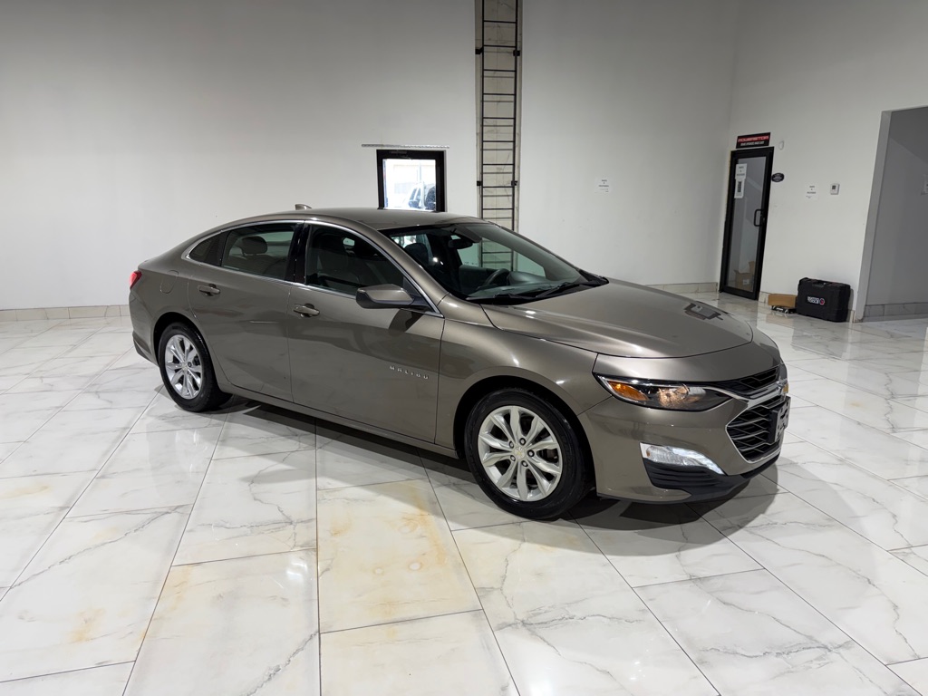 Photo 3 of this CHEVROLET MALIBU
