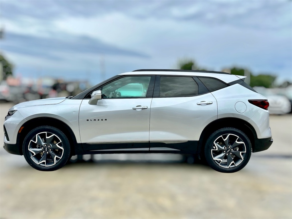 Photo 3 of this CHEVROLET BLAZER