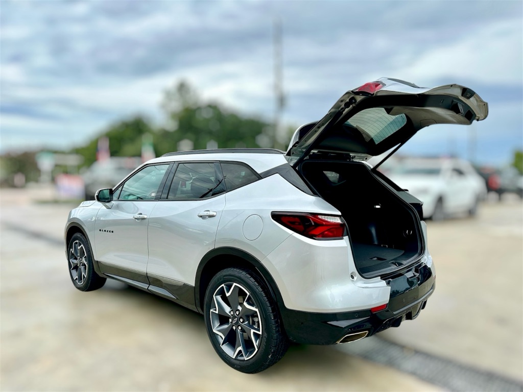 Photo 15 of this CHEVROLET BLAZER