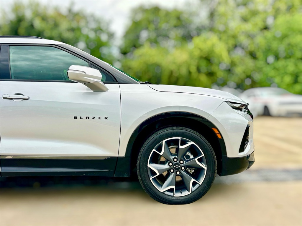 Photo 8 of this CHEVROLET BLAZER