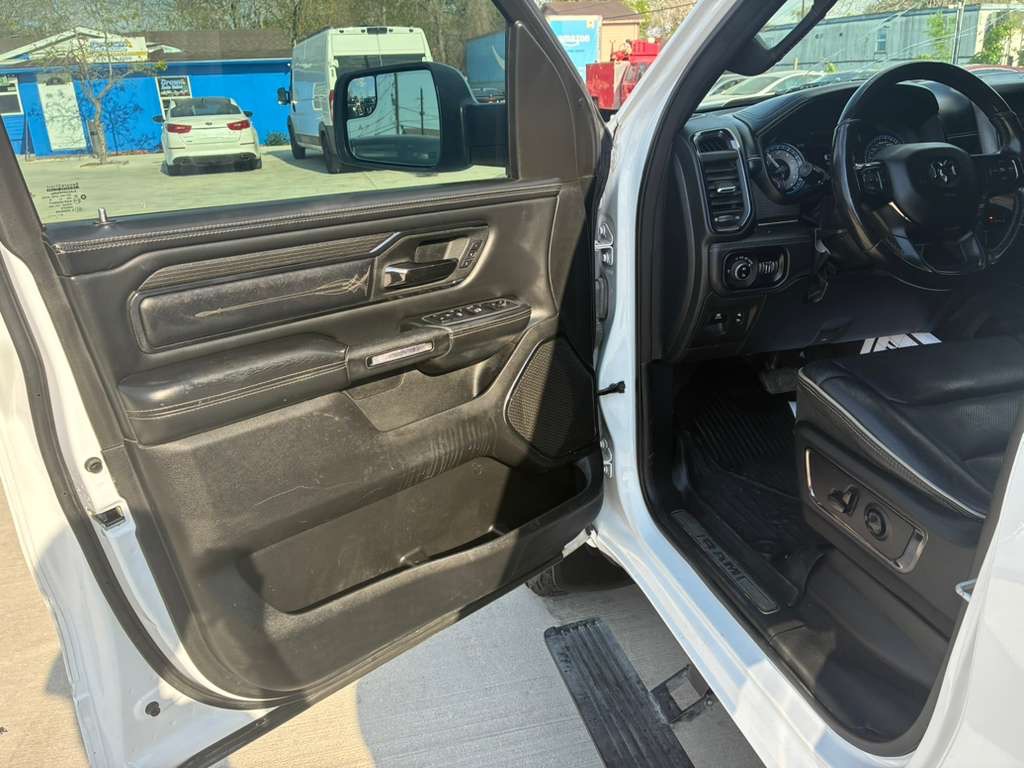 Photo 9 of this RAM 1500