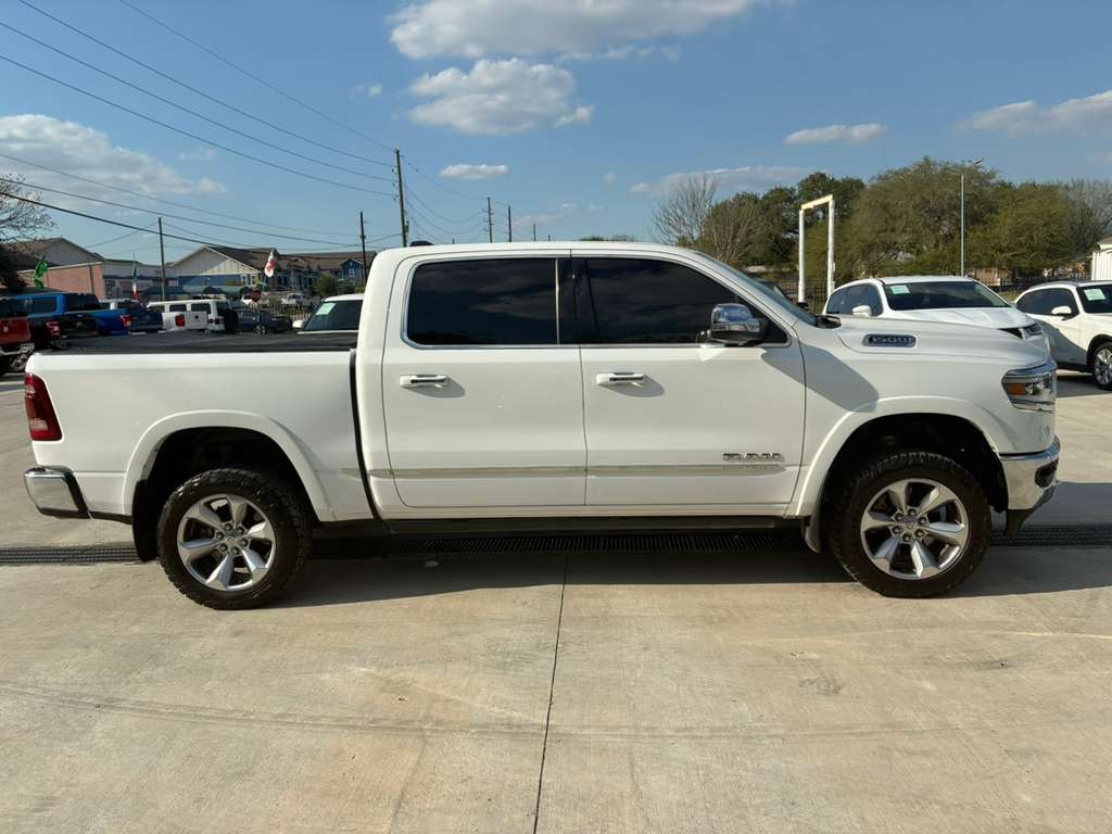 Photo 4 of this RAM 1500