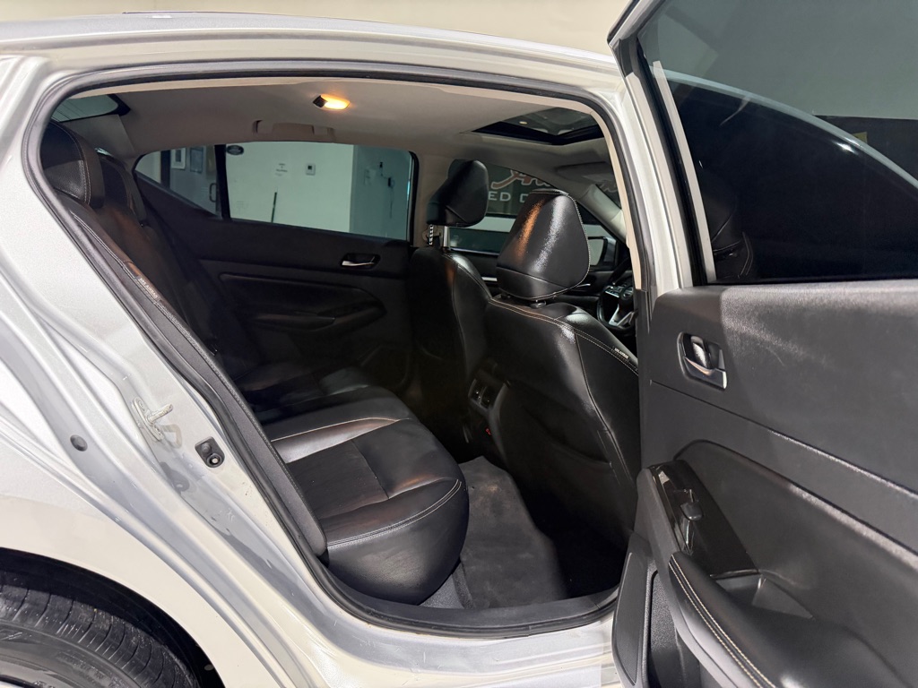 Photo 14 of this NISSAN ALTIMA