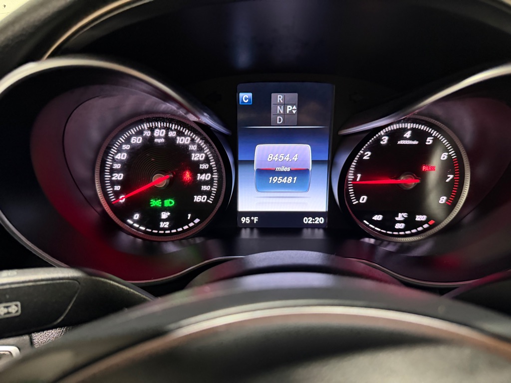 Photo 22 of this MERCEDES-BENZ C-CLASS