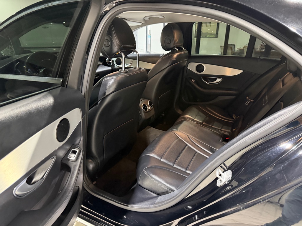 Photo 12 of this MERCEDES-BENZ C-CLASS