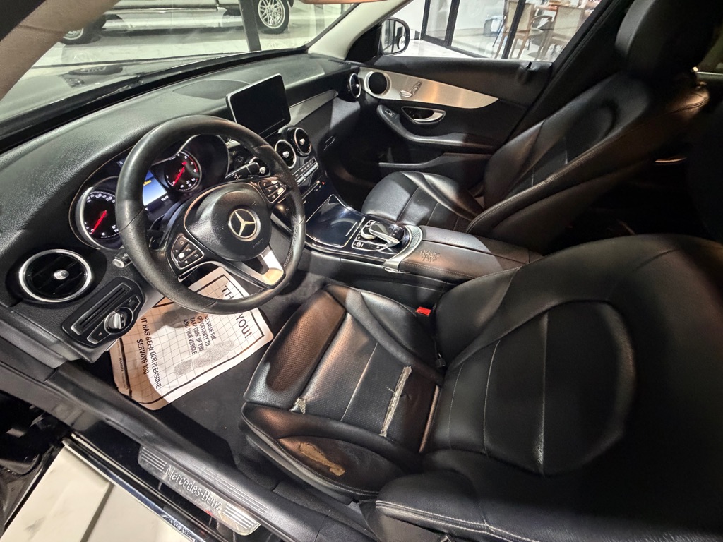 Photo 18 of this MERCEDES-BENZ C-CLASS