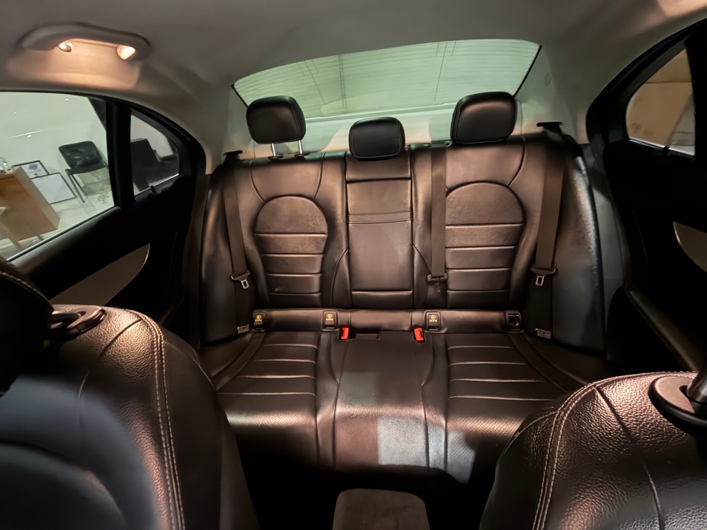 Photo 16 of this MERCEDES-BENZ C-CLASS