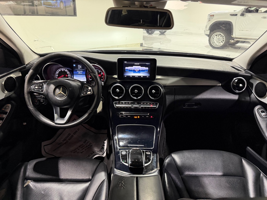 Photo 19 of this MERCEDES-BENZ C-CLASS