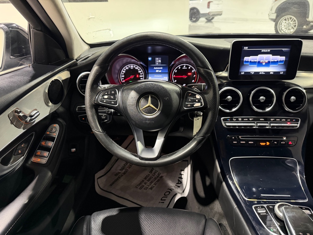 Photo 23 of this MERCEDES-BENZ C-CLASS