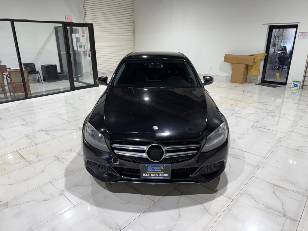 Photo 2 of this MERCEDES-BENZ C-CLASS