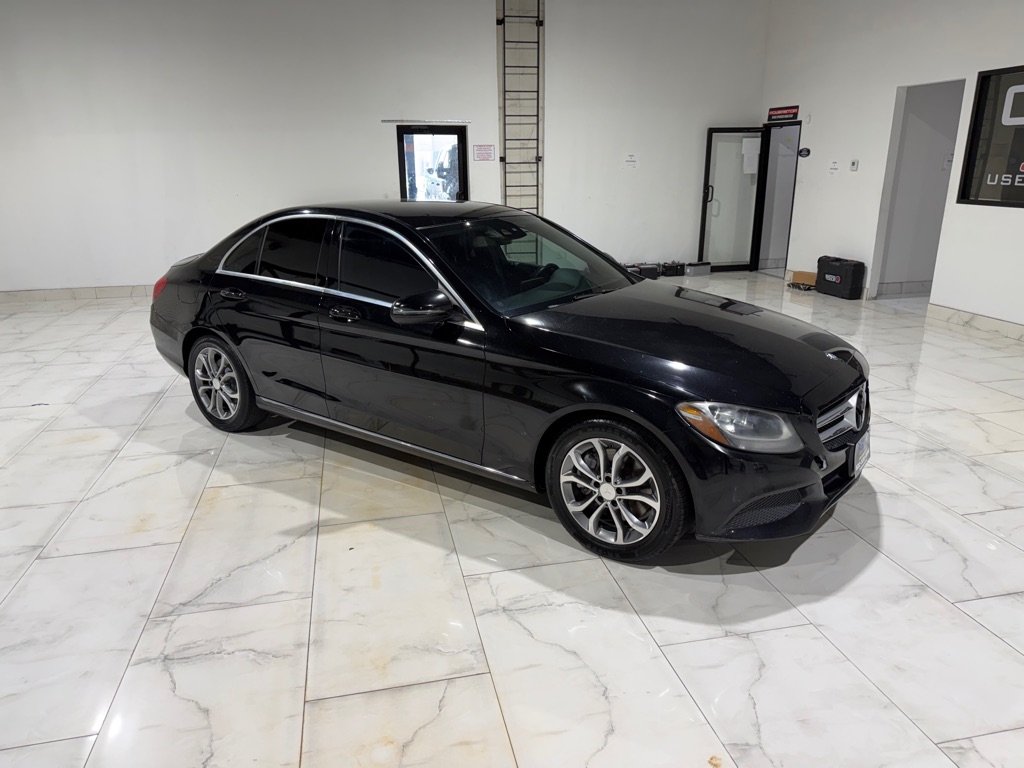 Photo 3 of this MERCEDES-BENZ C-CLASS