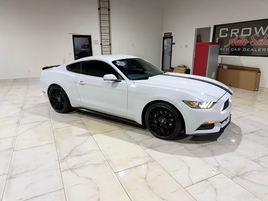 Photo 3 of this FORD MUSTANG