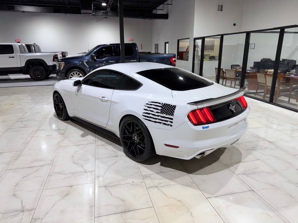 Photo 10 of this FORD MUSTANG