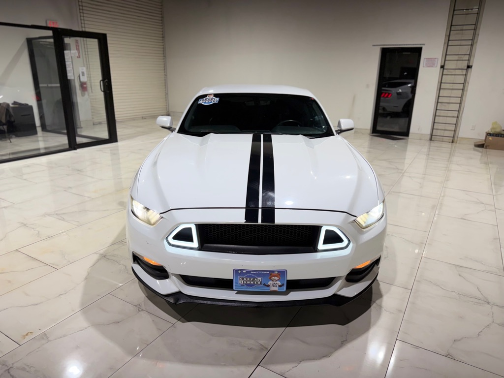 Photo 2 of this FORD MUSTANG