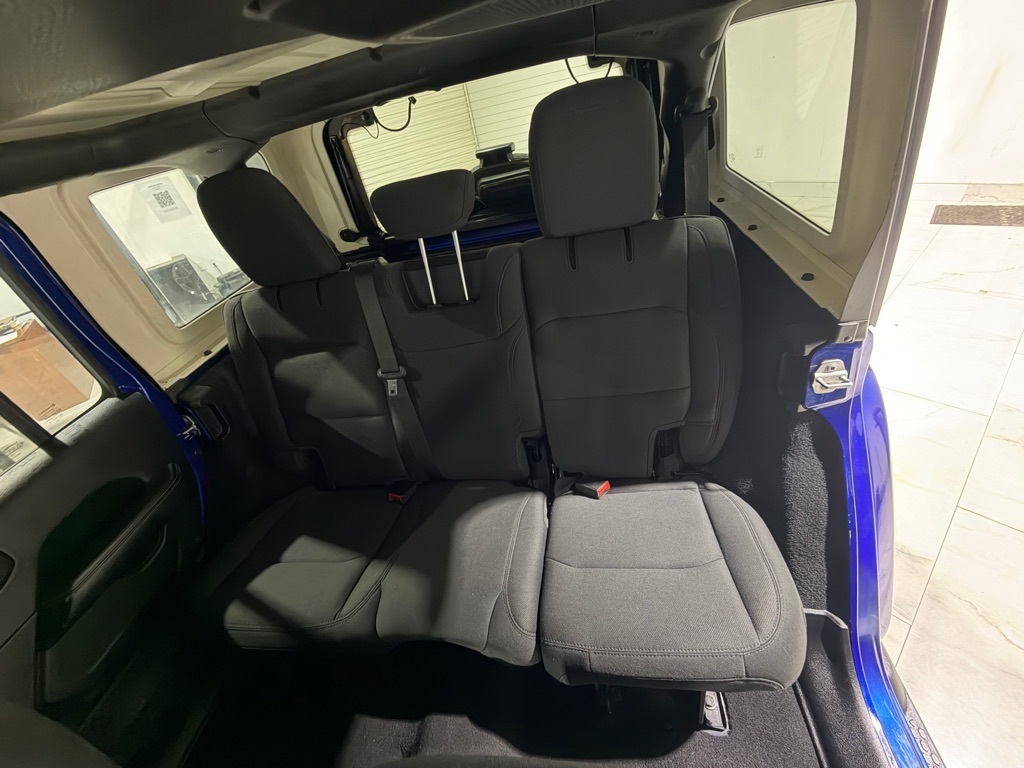 Photo 18 of this JEEP WRANGLER UNLIMI