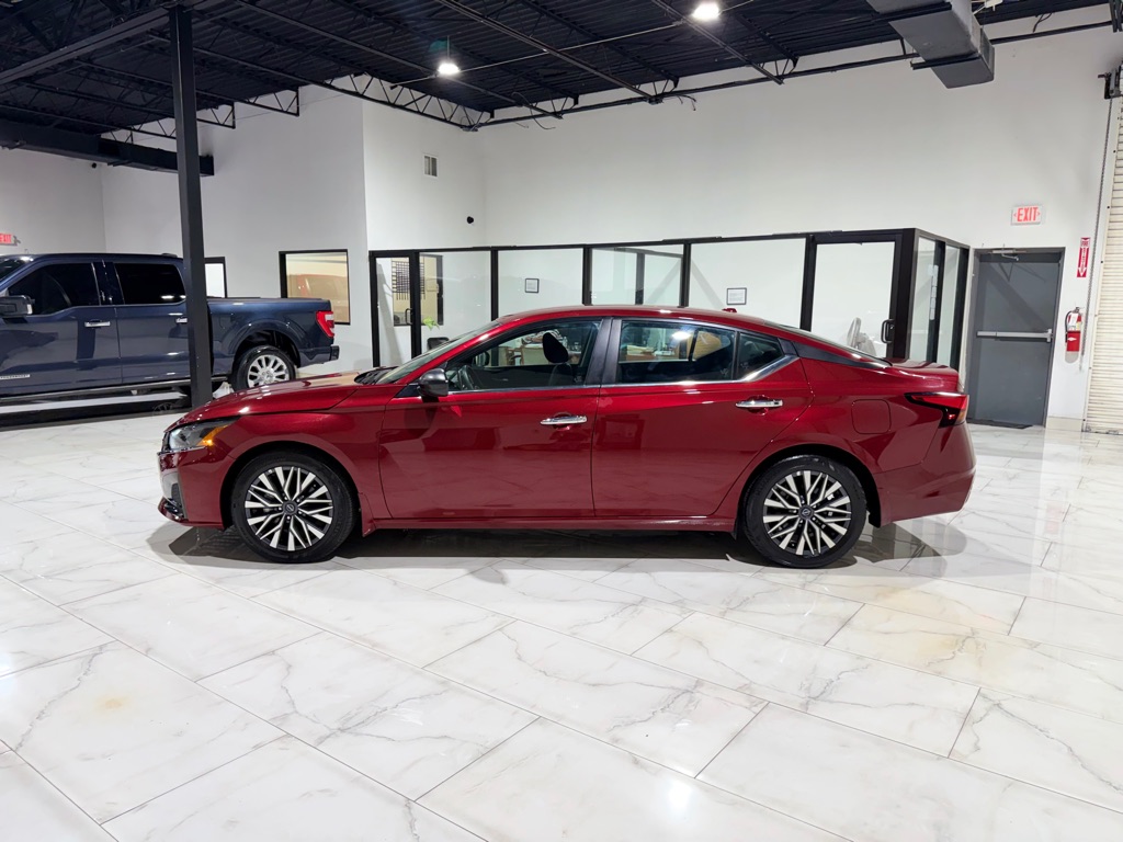 Photo 9 of this NISSAN ALTIMA