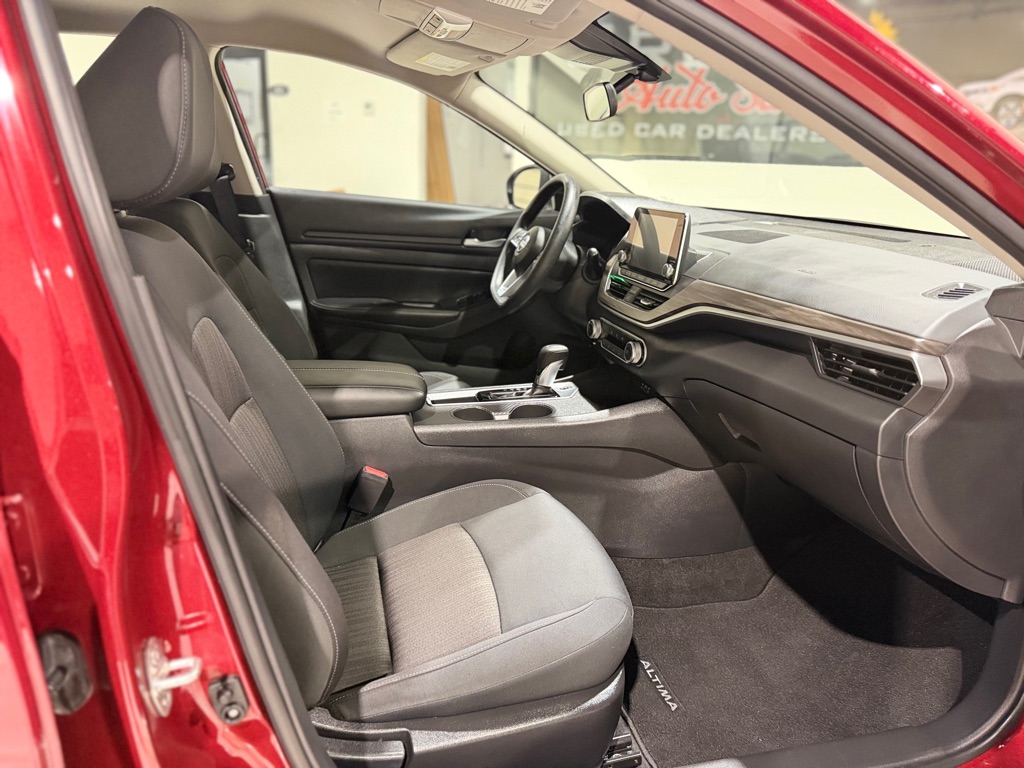 Photo 16 of this NISSAN ALTIMA