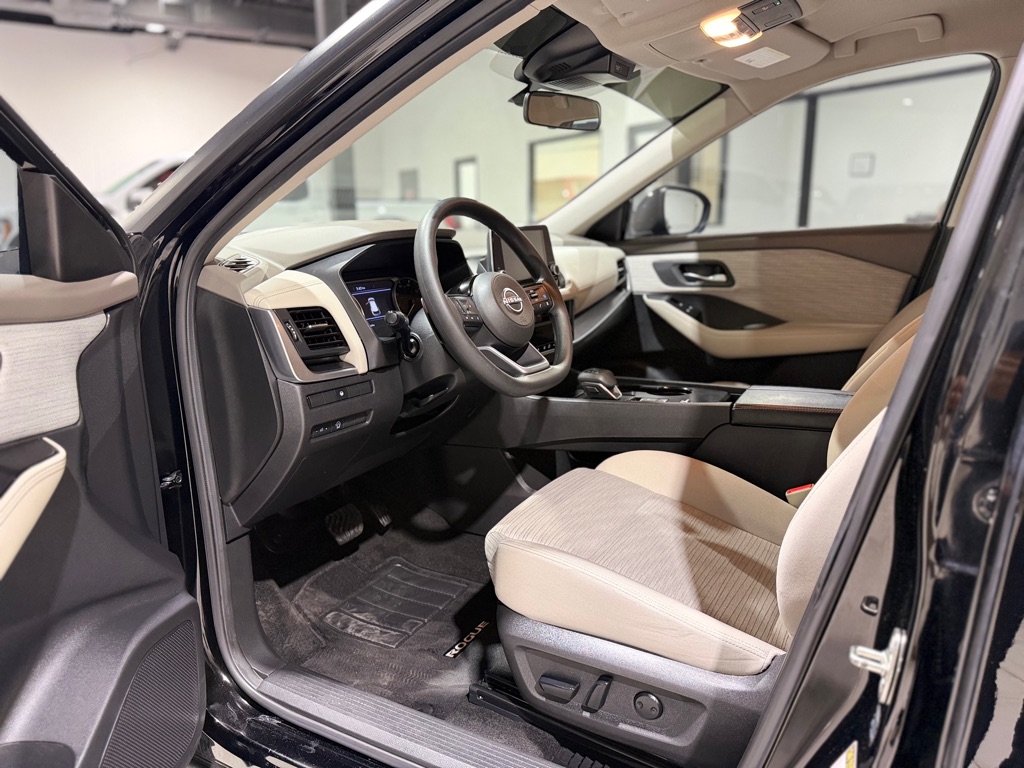 Photo 15 of this NISSAN ROGUE