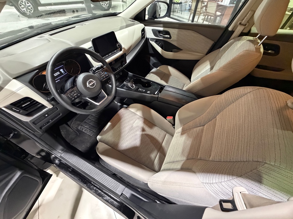 Photo 18 of this NISSAN ROGUE