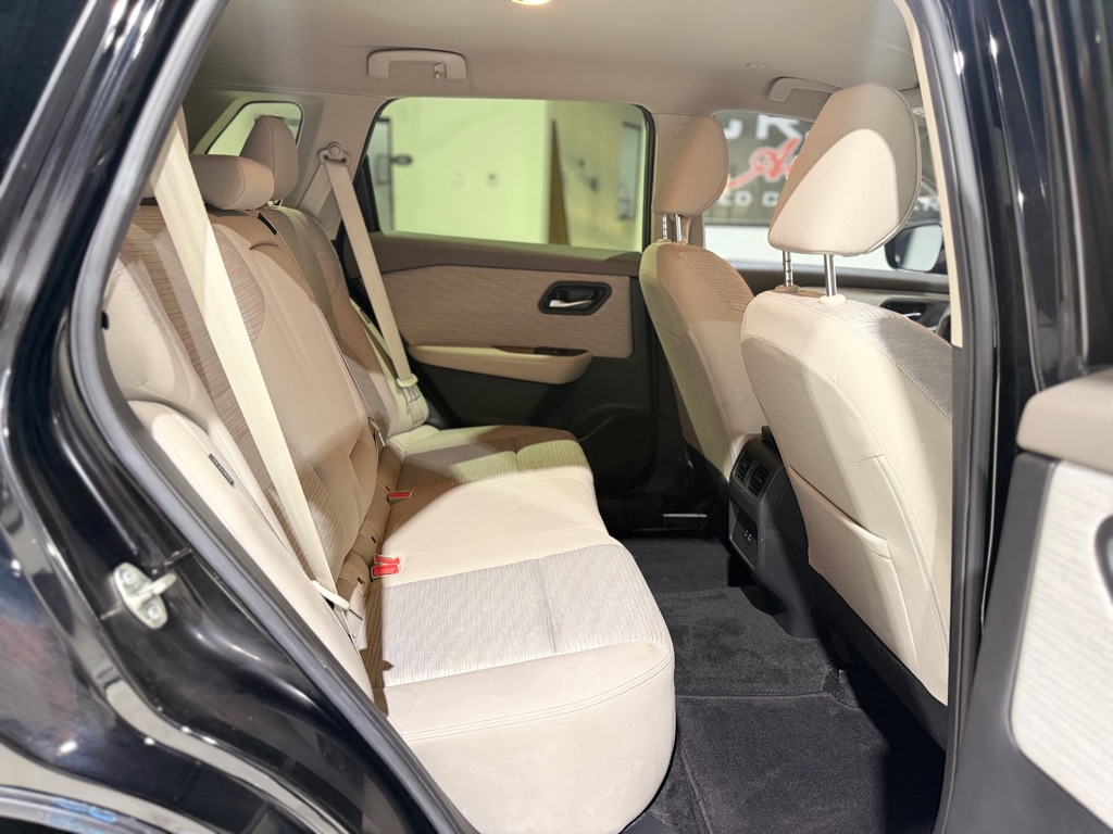 Photo 13 of this NISSAN ROGUE