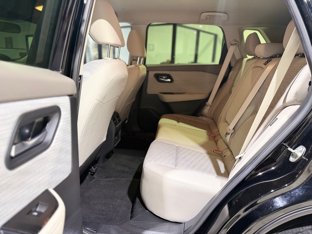 Photo 12 of this NISSAN ROGUE