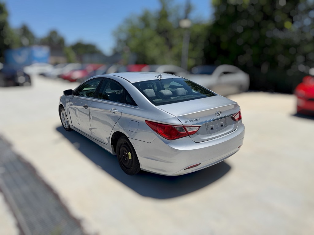 Photo 9 of this HYUNDAI SONATA