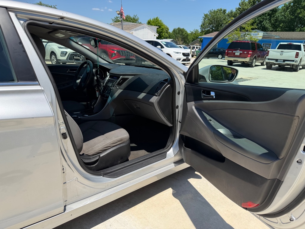 Photo 16 of this HYUNDAI SONATA