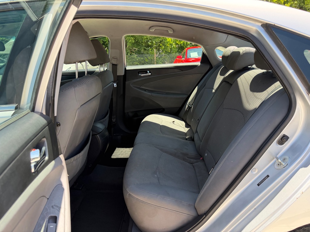 Photo 13 of this HYUNDAI SONATA