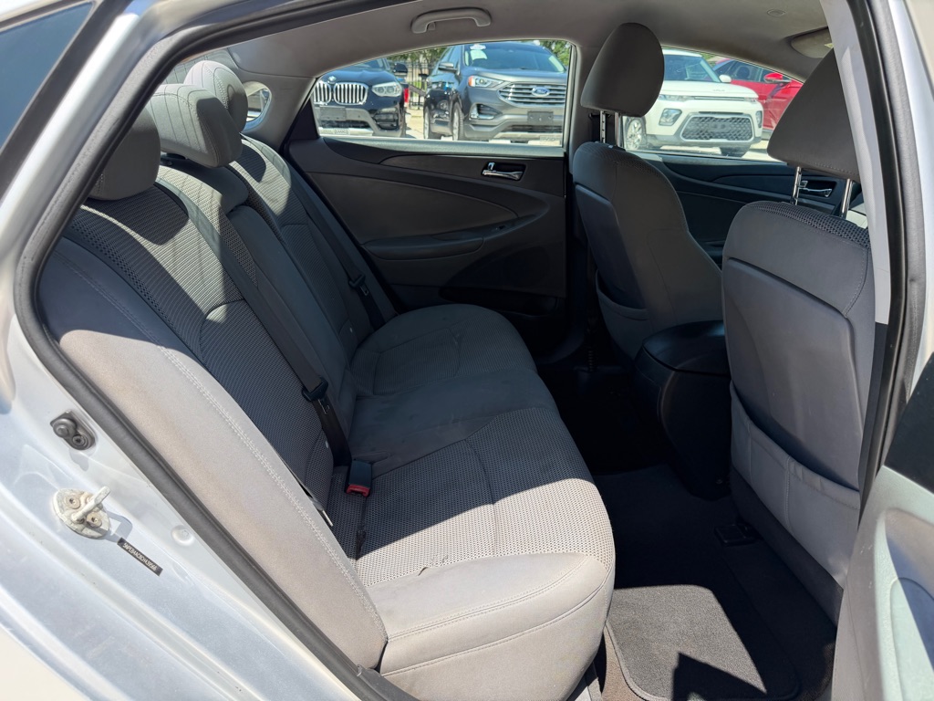 Photo 15 of this HYUNDAI SONATA