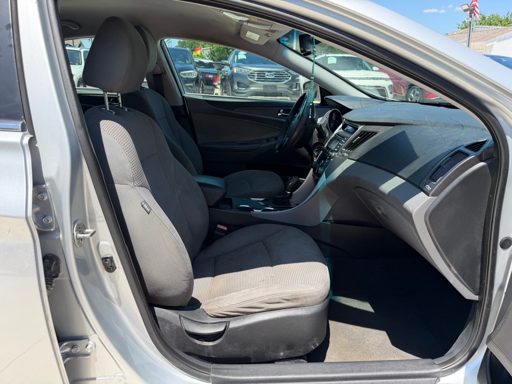 Photo 17 of this HYUNDAI SONATA