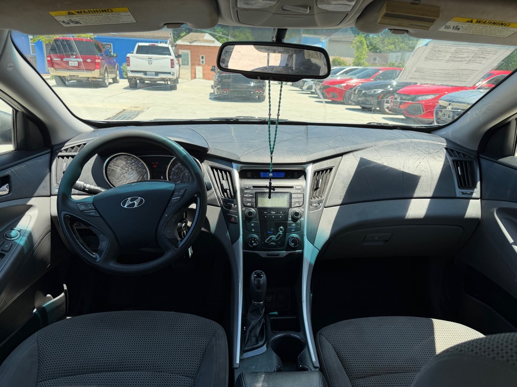 Photo 24 of this HYUNDAI SONATA