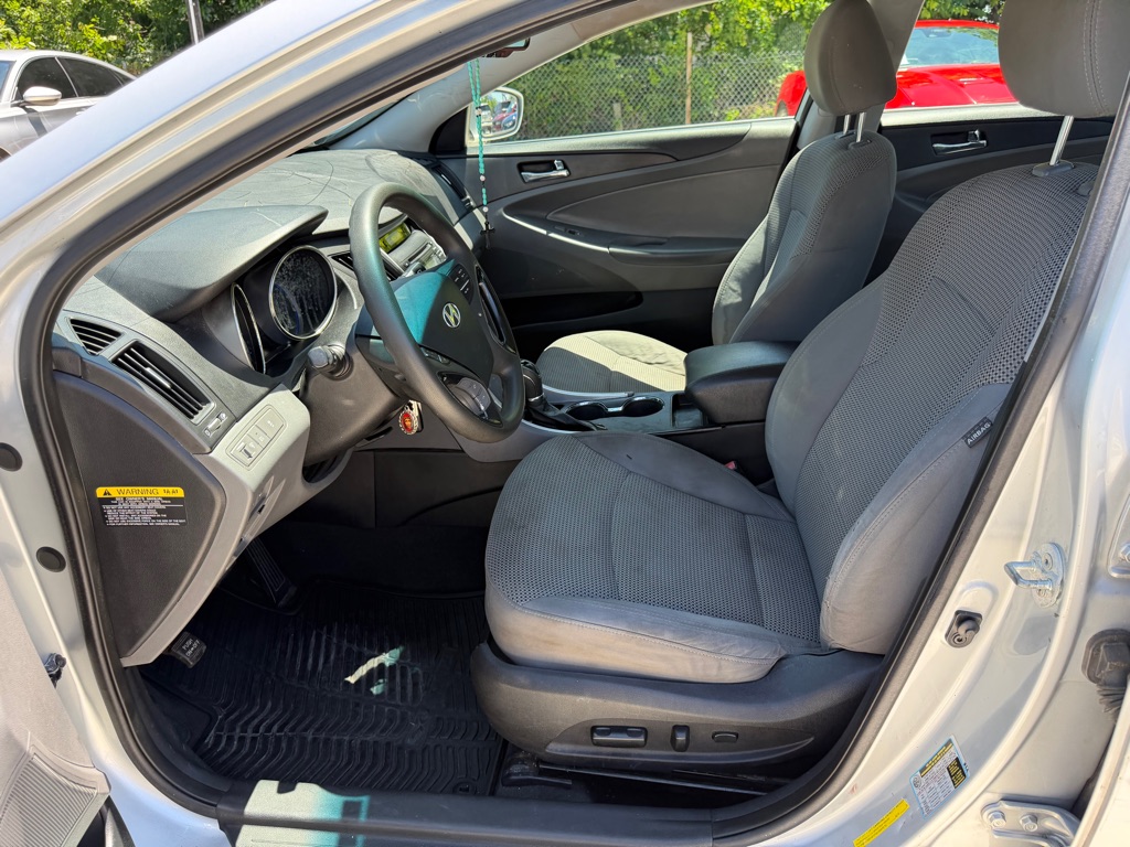 Photo 19 of this HYUNDAI SONATA