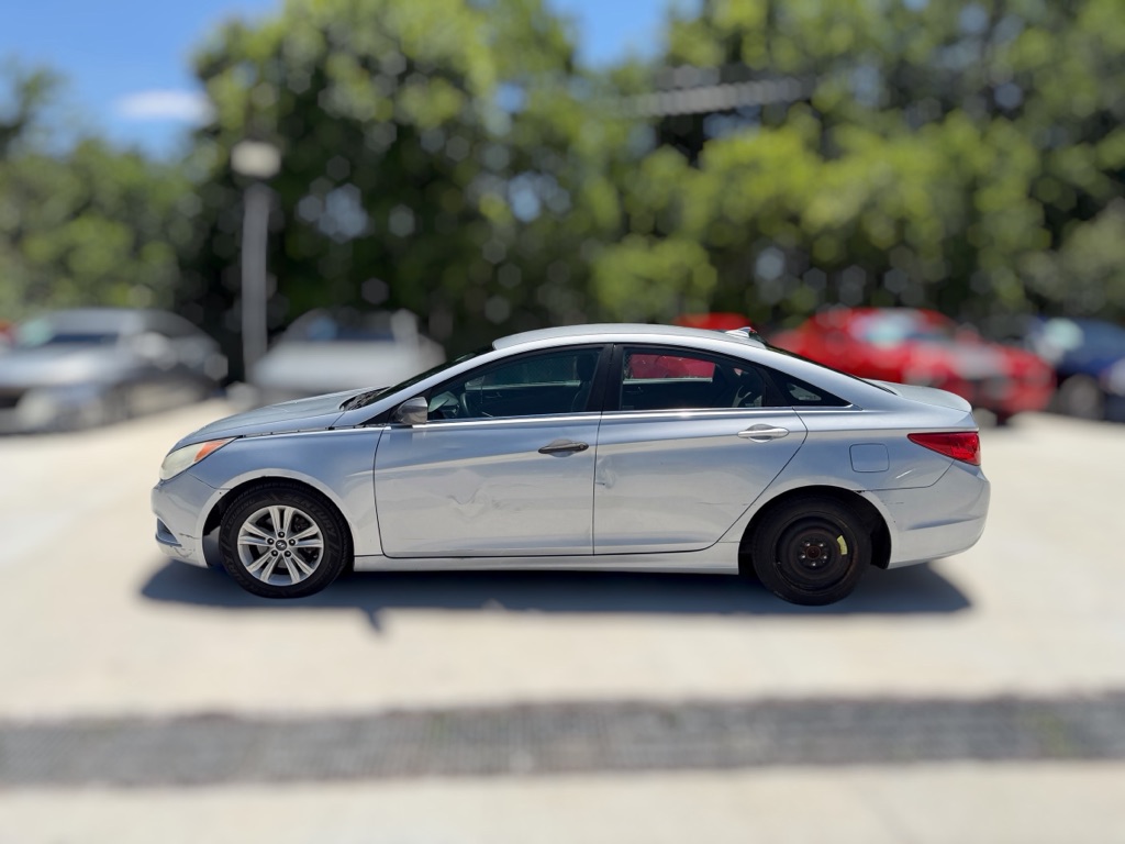 Photo 8 of this HYUNDAI SONATA