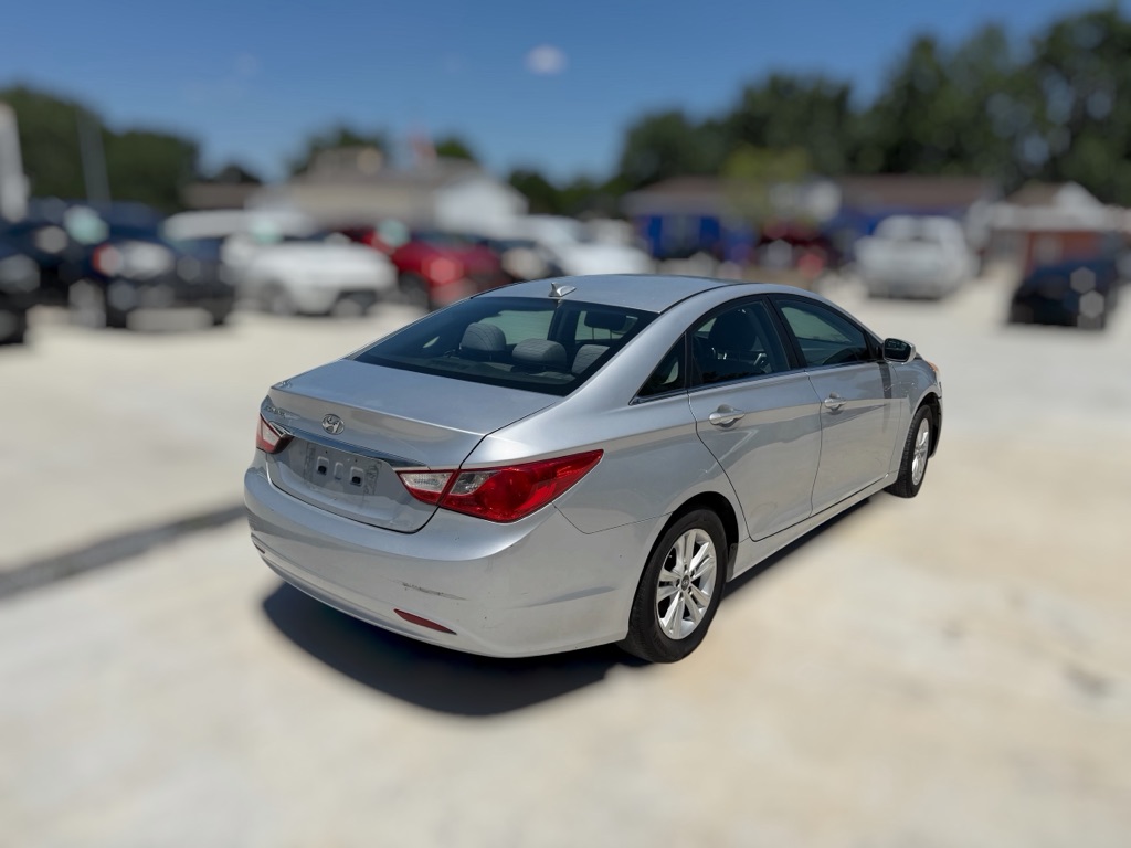 Photo 11 of this HYUNDAI SONATA