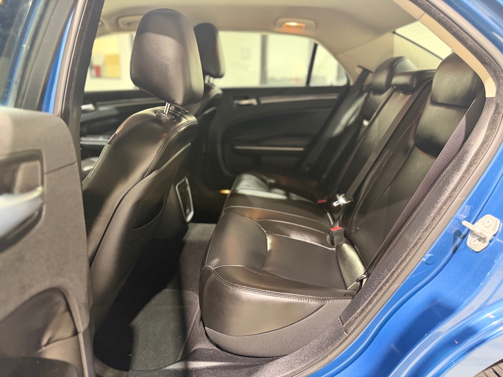 Photo 13 of this CHRYSLER 300