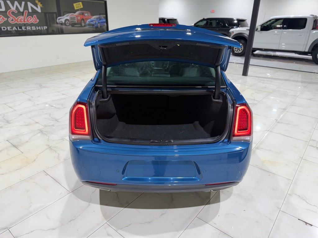 Photo 12 of this CHRYSLER 300